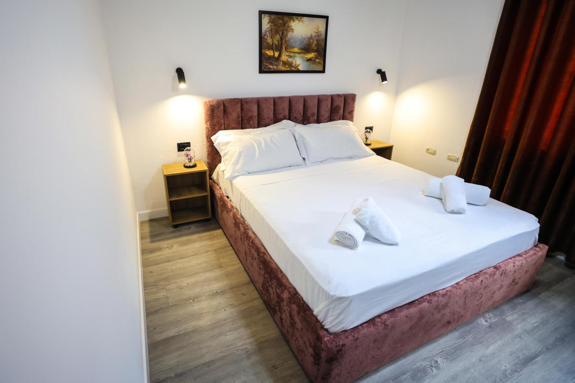 Vila Alizee Hotel Тирана Экстерьер фото