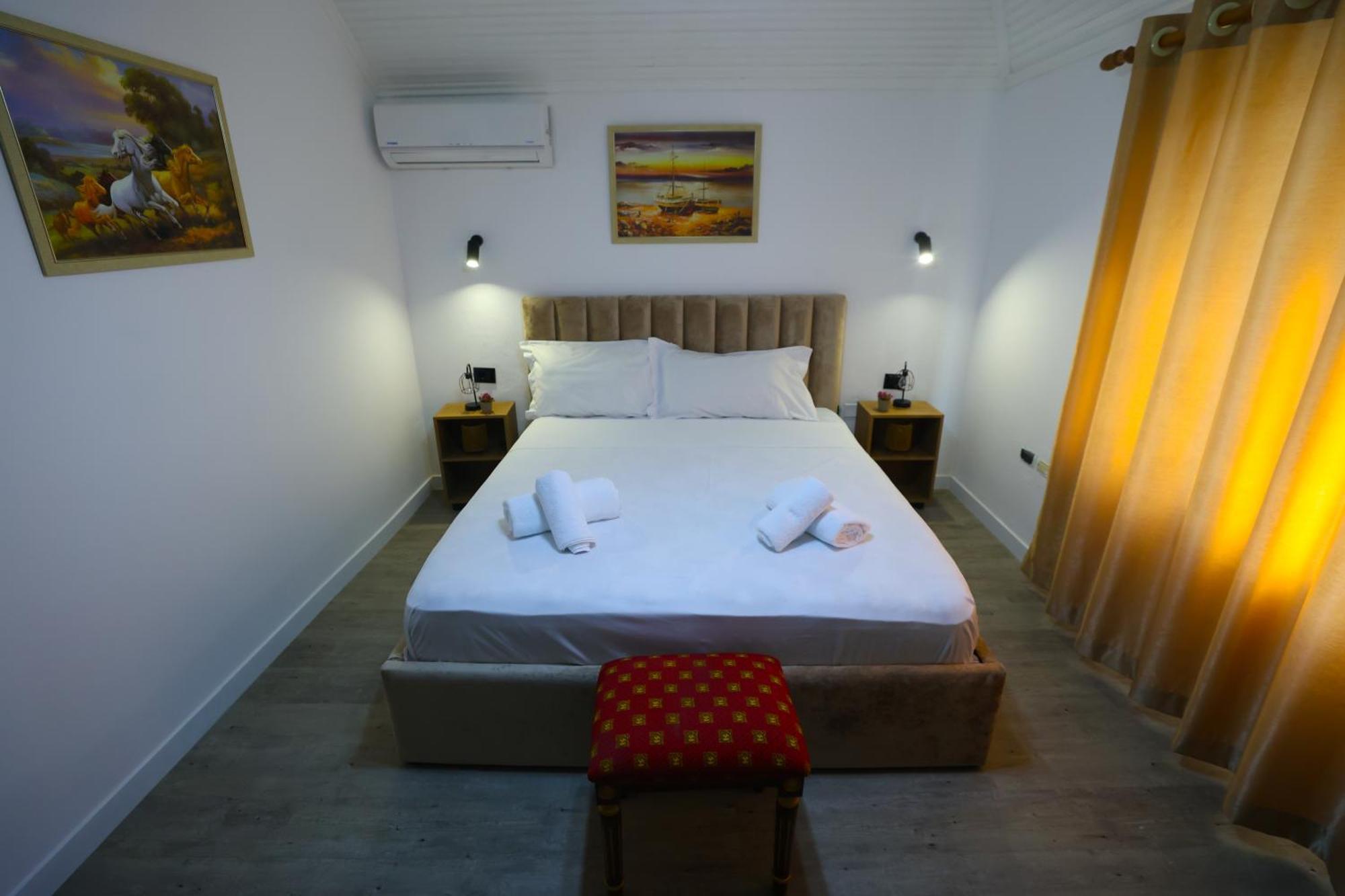 Vila Alizee Hotel Тирана Экстерьер фото