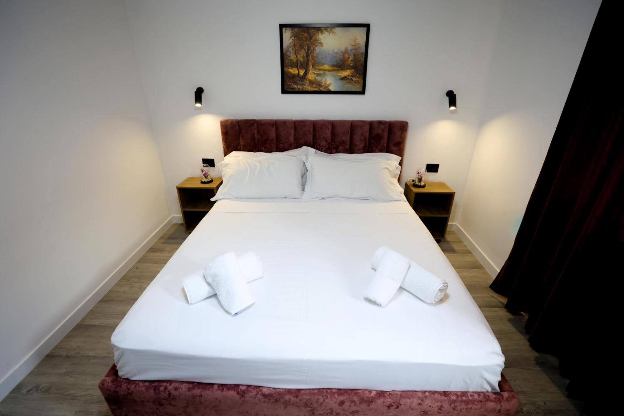 Vila Alizee Hotel Тирана Экстерьер фото