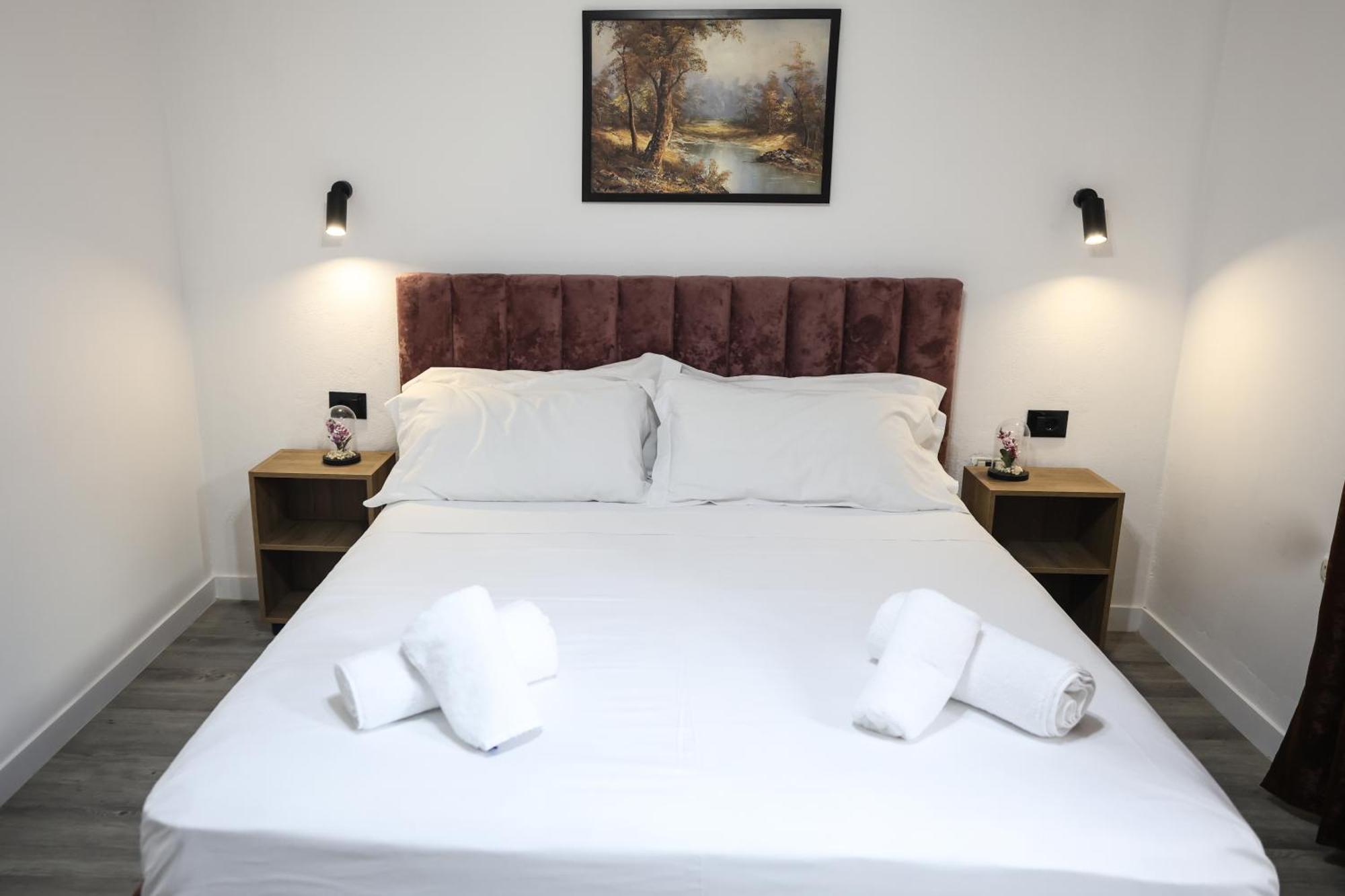 Vila Alizee Hotel Тирана Экстерьер фото